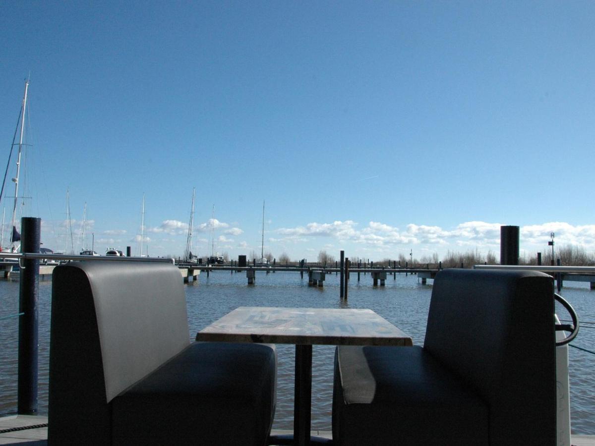 Beautiful Houseboat In The Harbour Of Volendam Near Centre Hotel Exterior photo
