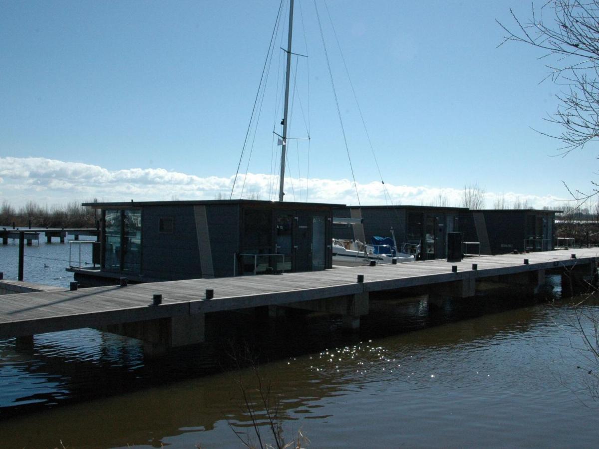 Beautiful Houseboat In The Harbour Of Volendam Near Centre Hotel Exterior photo