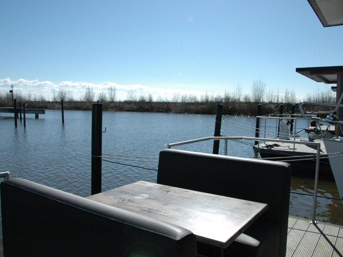Beautiful Houseboat In The Harbour Of Volendam Near Centre Hotel Exterior photo